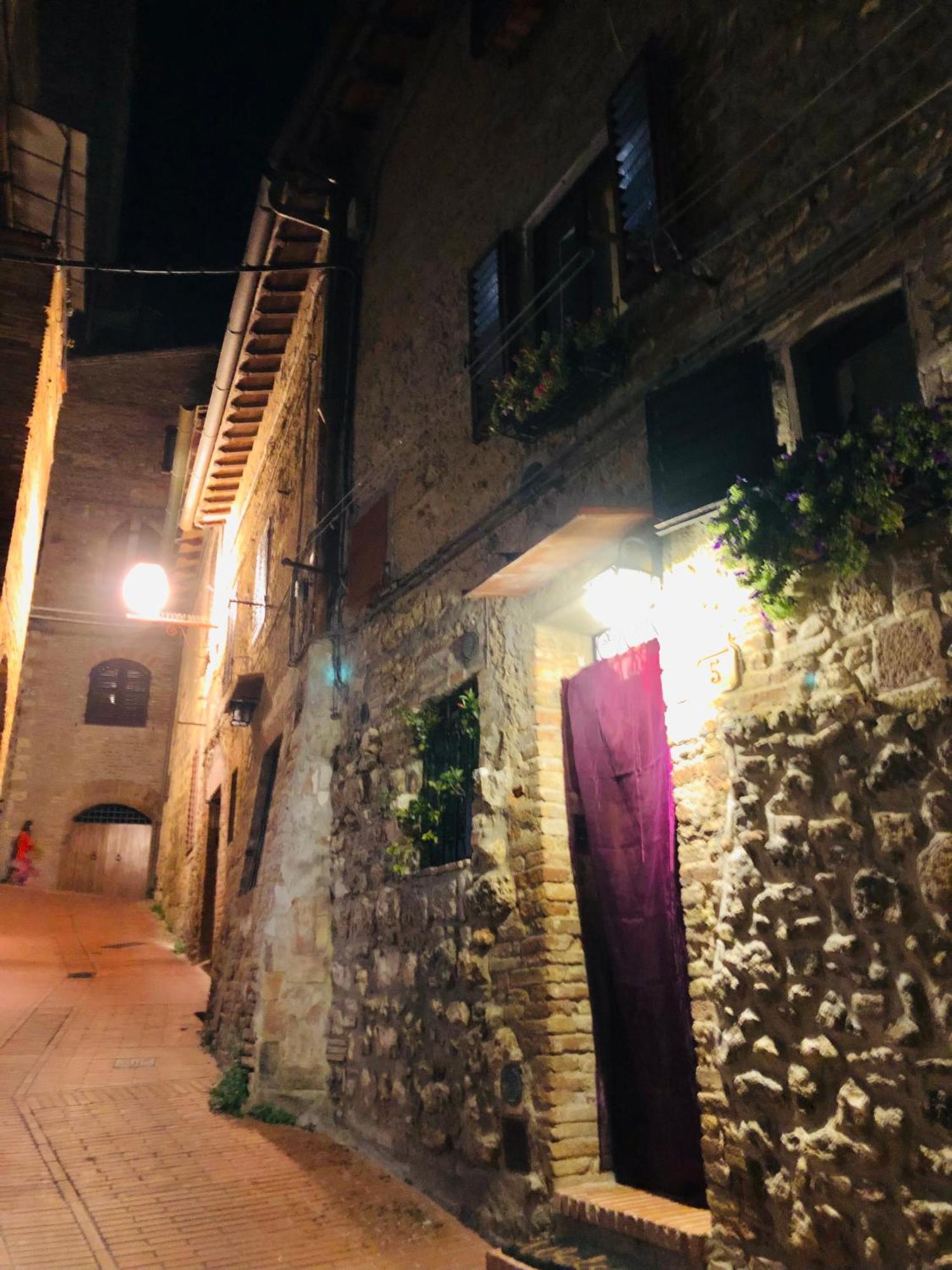Casa Nel Centro Storico San Gimignano Exterior foto