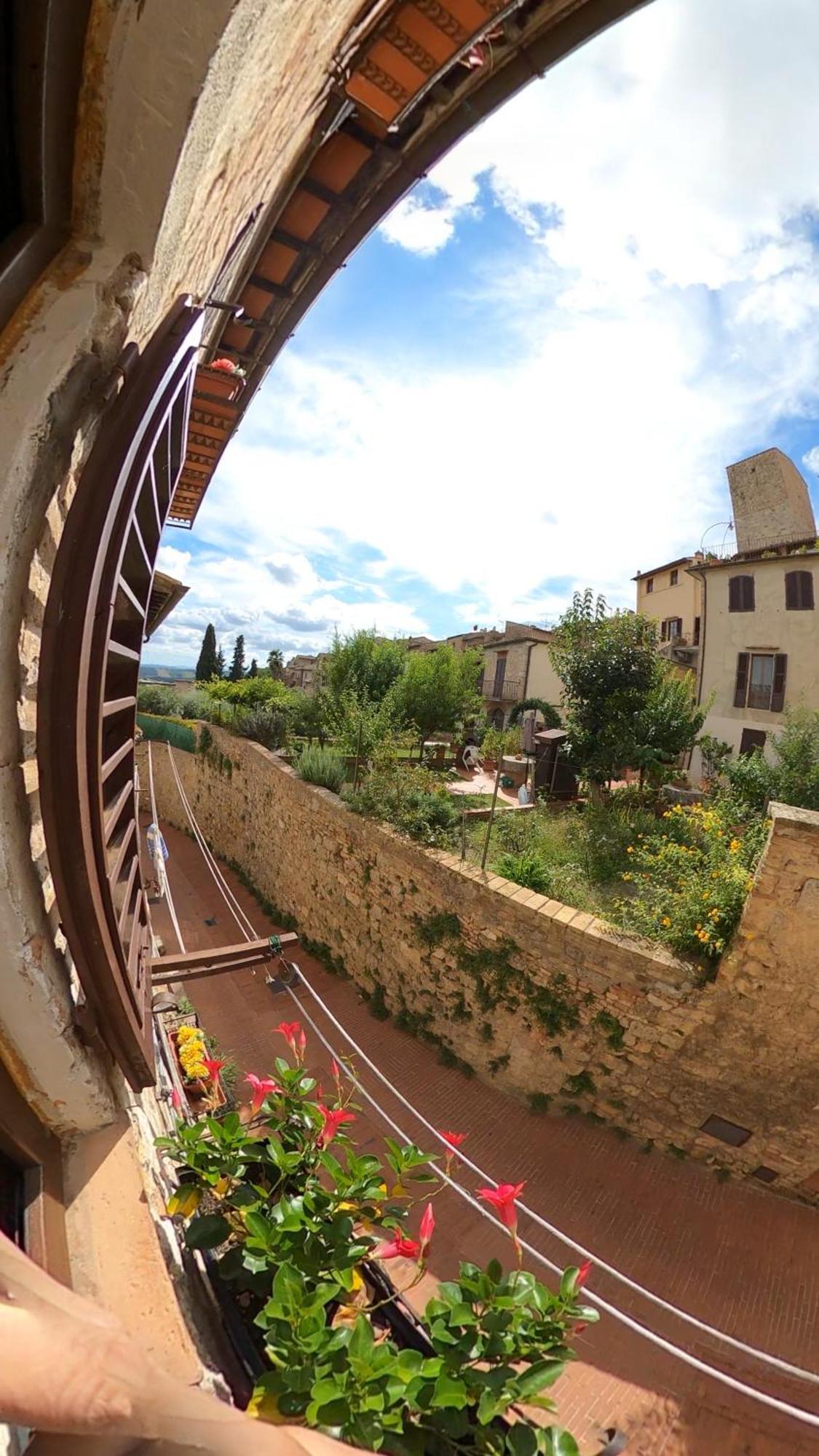 Casa Nel Centro Storico San Gimignano Exterior foto